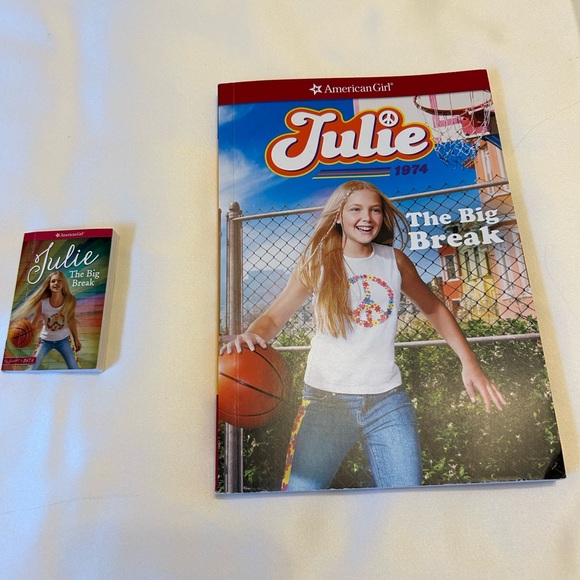 A Gently Used 18" American Girl Julie™ doll with warm brown eyes and blonde hair - Picture 5 of 6